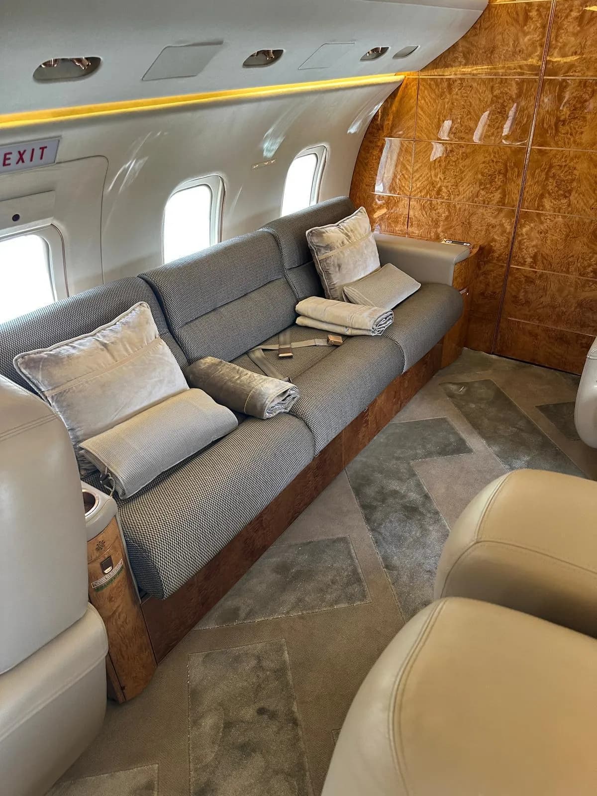 Challenger 604 - Interior