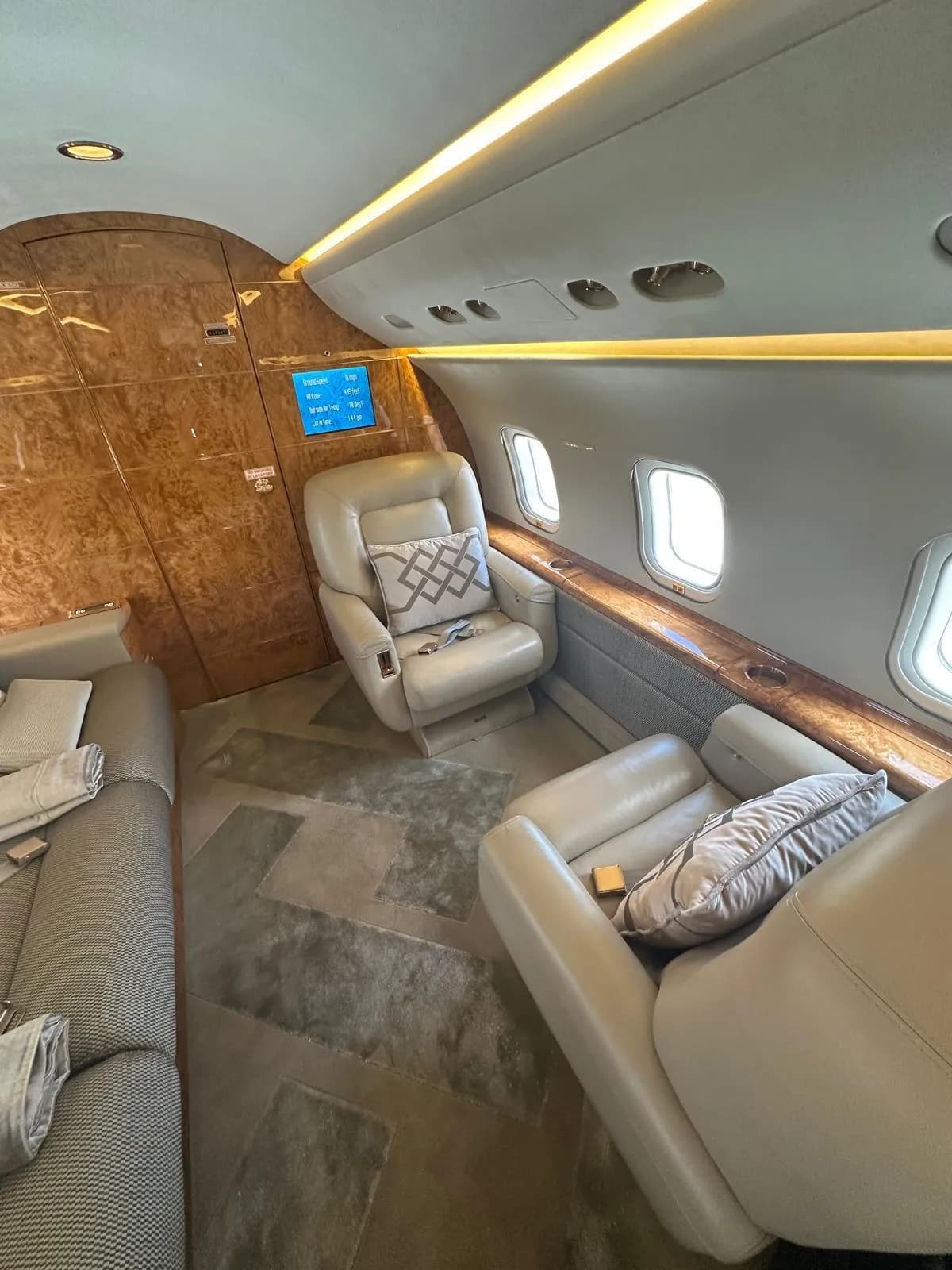 Challenger 604 - Interior