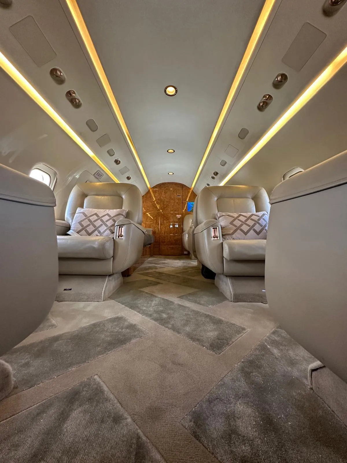 Challenger 604 - Interior
